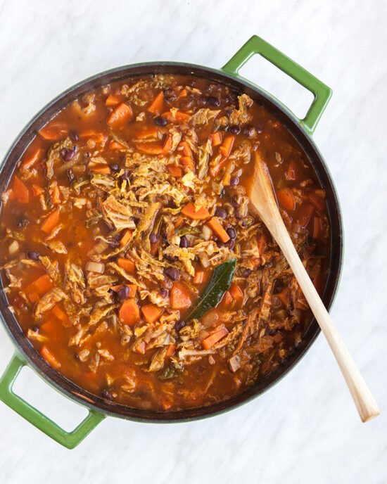 Skuhano varivo u zelenom loncu